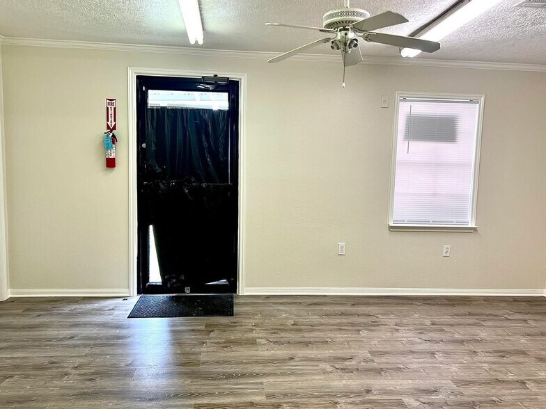 More Photos Of 1501 Mercury Dr, Jacinto City Office For Lease