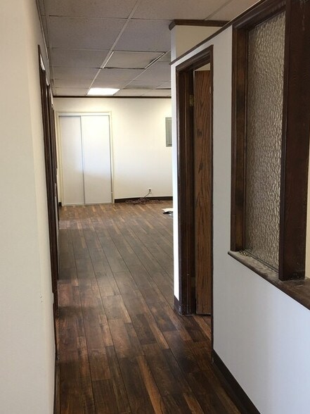More Photos Of 10116-10120 Riverside Dr, Toluca Lake Office For Sale
