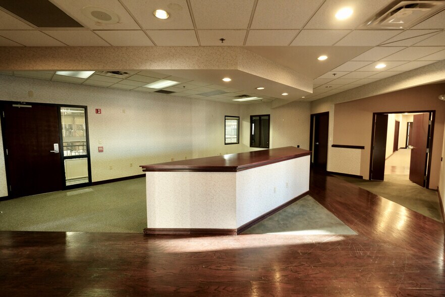 More Photos Of 6402 Corporate Dr, Indianapolis Distribution For Lease