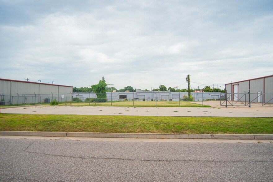 More Photos Of 2820 Global Pky, Midwest City Industrial For Sale