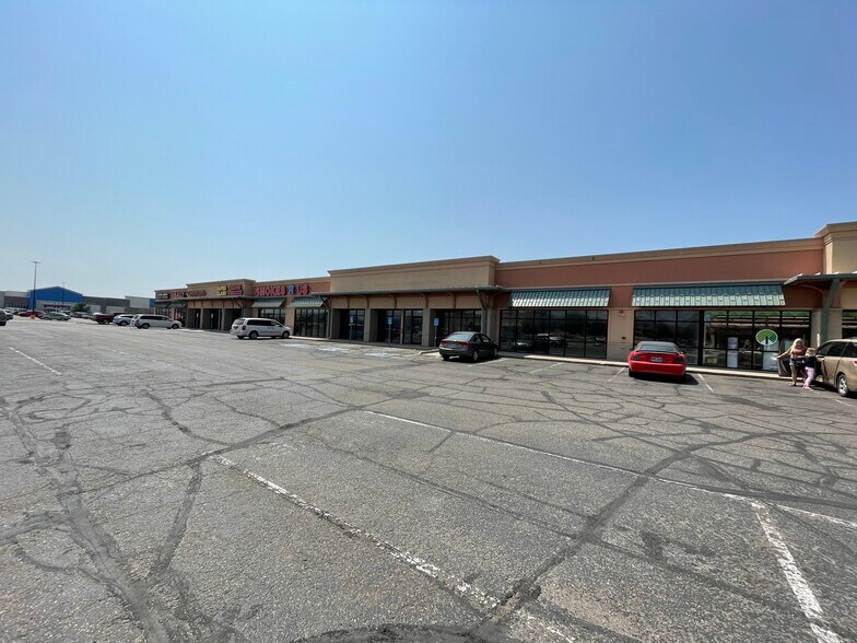 More Photos Of 911 29th St SE, Watertown Unknown For Lease