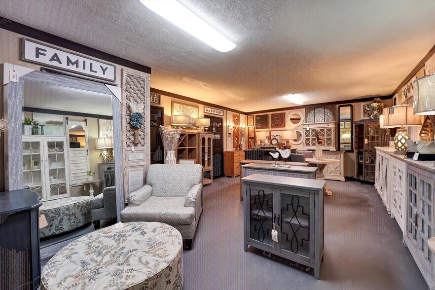 More Photos Of 1904 W Emory Rd, Powell Light Manufacturing For Sale