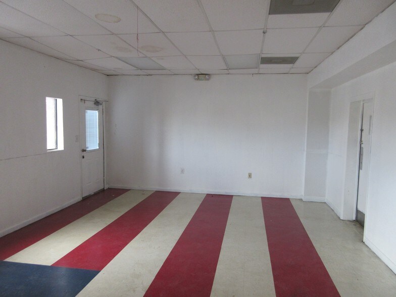 More Photos Of 15445 N Nebraska Ave, Lutz Warehouse For Lease