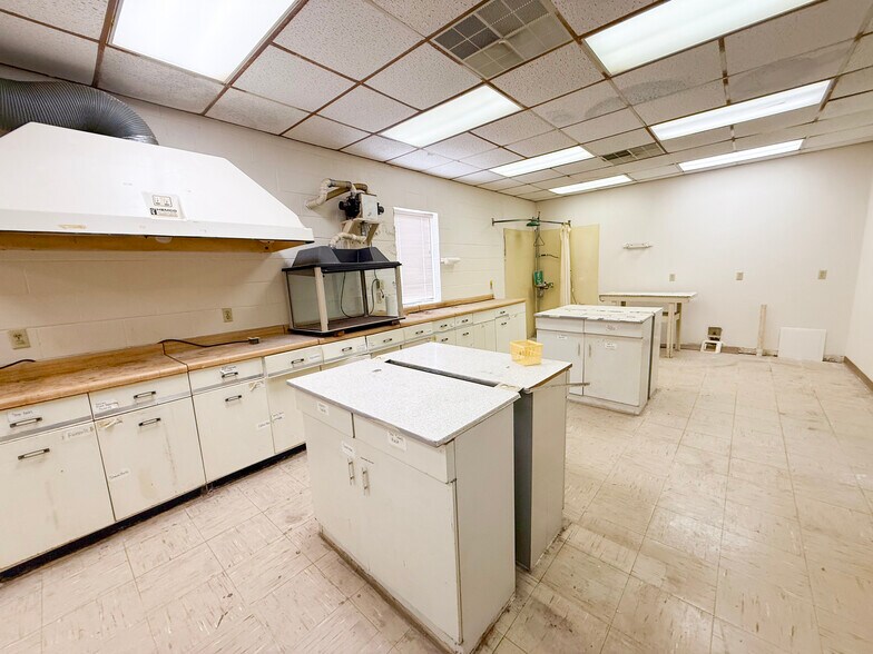 More Photos Of 1901 Carter St, Pampa Office For Sale