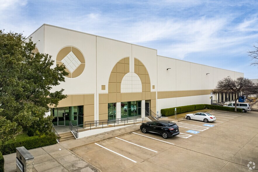 Primary Photo Of 2840 Commodore Dr, Carrollton Warehouse For Lease
