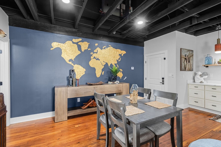 More Photos Of 156 Camellia St, Biloxi General Retail For Sale