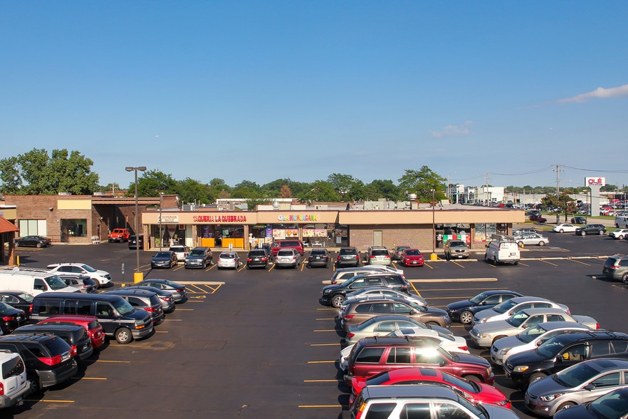 More Photos Of 207-227 W Grand Ave, Bensenville Unknown For Lease