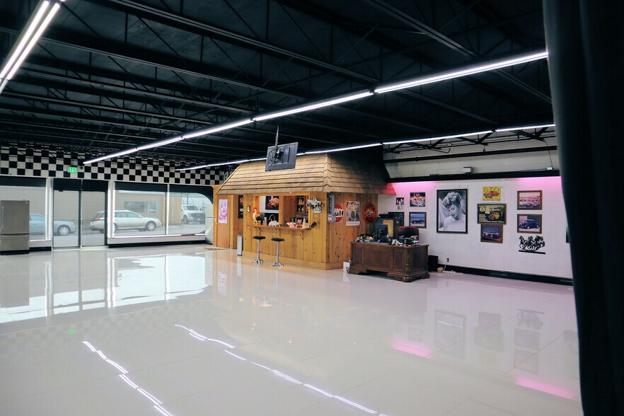 More Photos Of 395 S Ocoee St, Cleveland Showroom For Sale