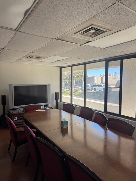 More Photos Of 711 W 17th St, Costa Mesa Light Manufacturing For Sale