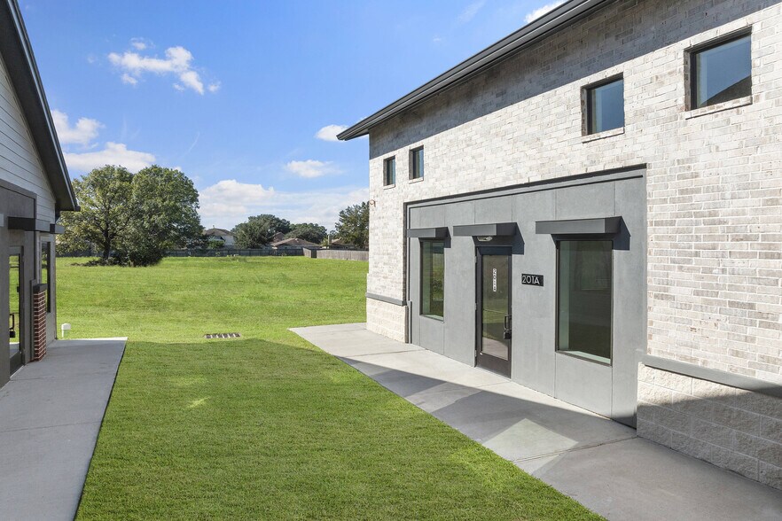 More Photos Of 11606 Westlock Dr, Tomball Medical For Sale