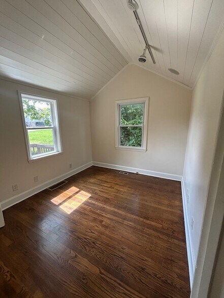 More Photos Of 633 W Iris, Nashville Loft Creative Space For Sale