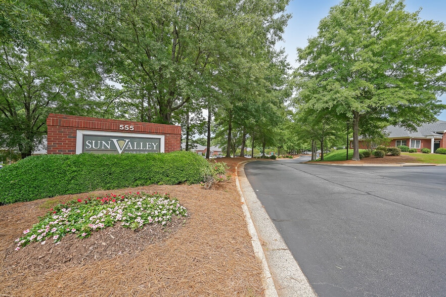 More Photos Of 555 Sun Valley Dr, Roswell Medical For Lease