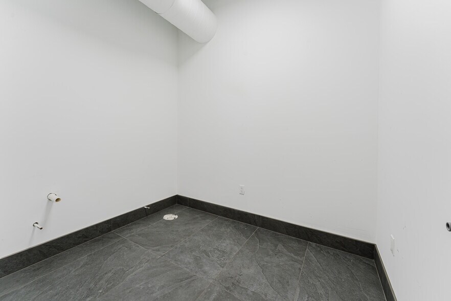 More Photos Of 3198 N Federal Hwy, Boca Raton Storefront Retail Office For Lease