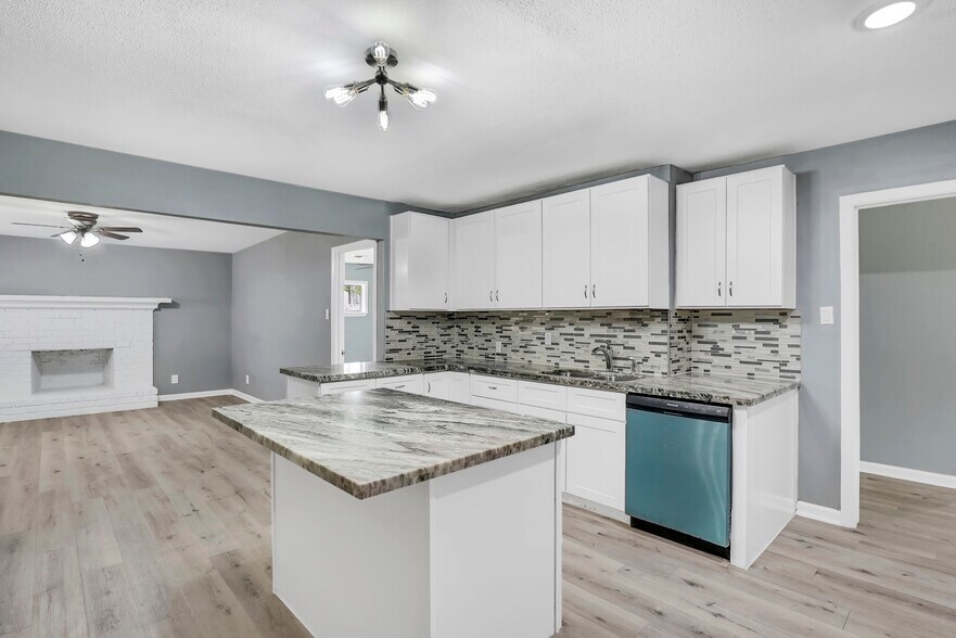 More Photos Of 5722 W 43rd St, Houston Specialty For Sale