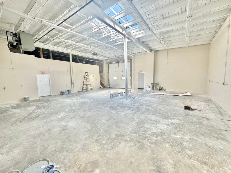 More Photos Of 19-21 Main St, Laurel Warehouse For Sale