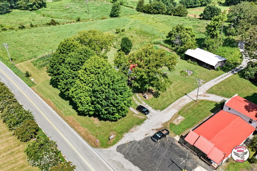 More Photos Of 2969 Moodyville Rd, Byrdstown General Retail For Sale
