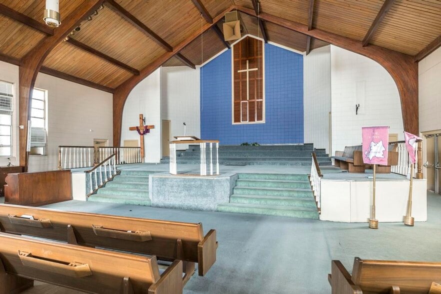 More Photos Of 2270 Shurling Dr, Macon-Bibb Religious Facility For Sale