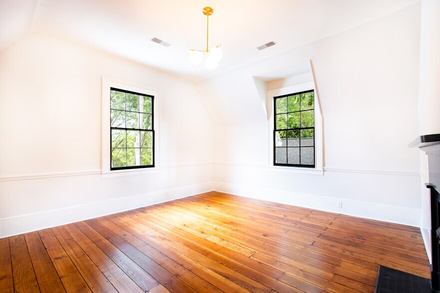 More Photos Of 125 S Milledge Ave, Athens Office Residential For Lease