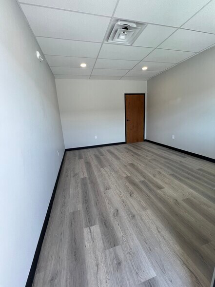 More Photos Of 2711 Daisy Dr, Austin Unknown For Lease