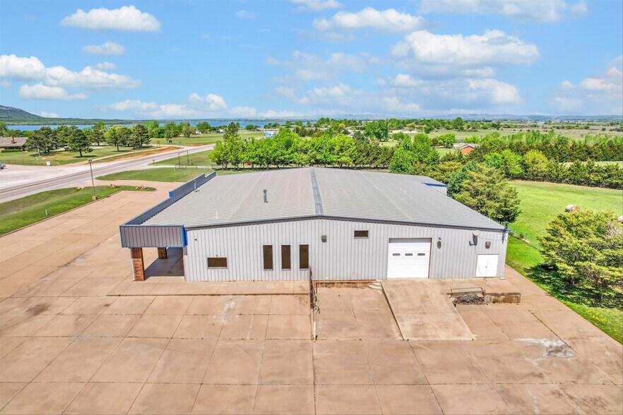 More Photos Of Highway 58, Medicine Park Supermarket For Sale