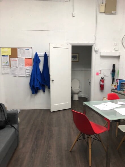 More Photos Of 286-294 Hamilton Ave, Brooklyn Warehouse For Lease