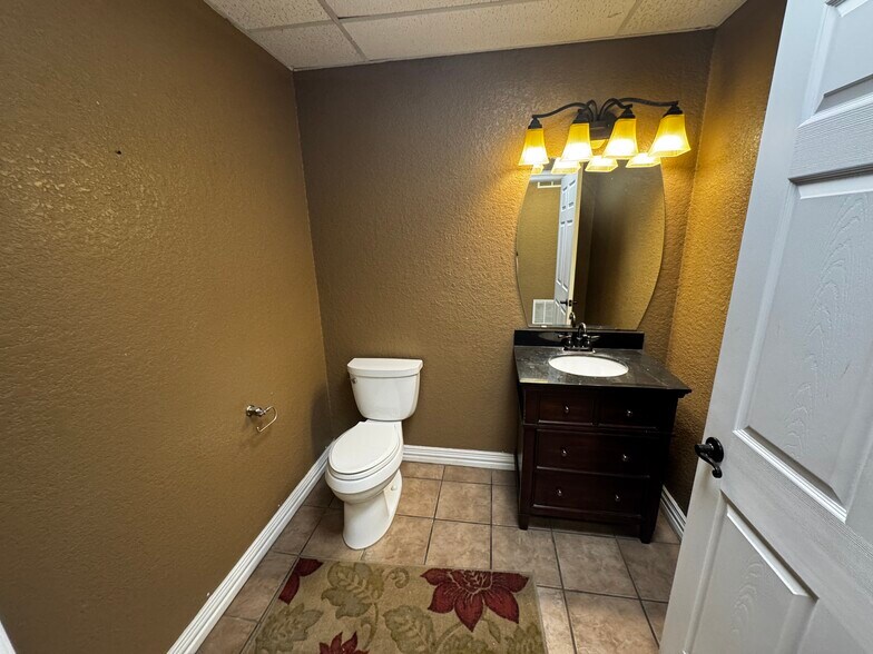 More Photos Of 3319 N Grimes St, Hobbs Office For Lease