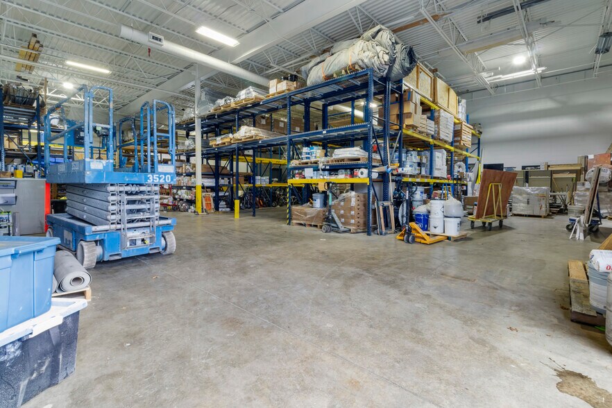 More Photos Of 8035 Craig St, Indianapolis Light Distribution For Lease