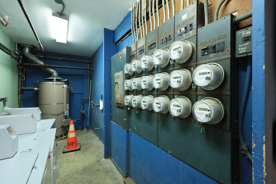 More Photos Of 332 Riverdale Dr, Glendale Apartments For Sale