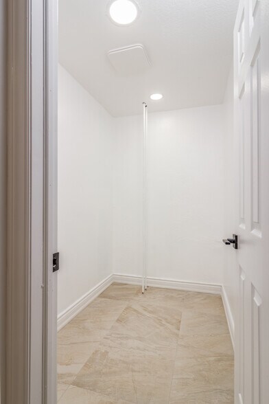 More Photos Of 2709 Lake Shore Dr, Toronto Apartments For Sale