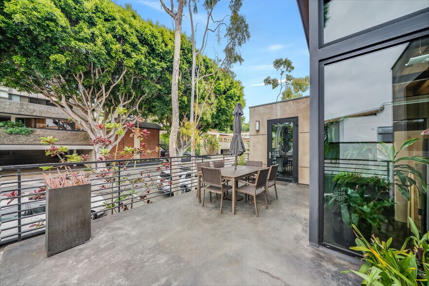 More Photos Of 345-349 3rd St, Laguna Beach Loft Creative Space For Sale