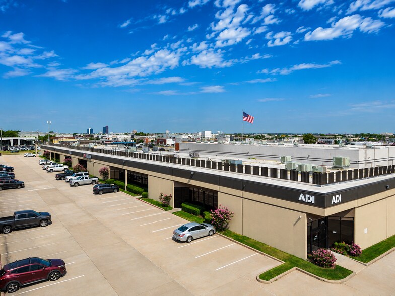 More Photos Of 4717-4733 S Memorial Dr, Tulsa Showroom For Lease