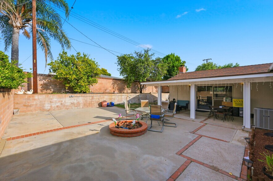 More Photos Of 27828 Parkvale Dr, Santa Clarita Healthcare For Sale