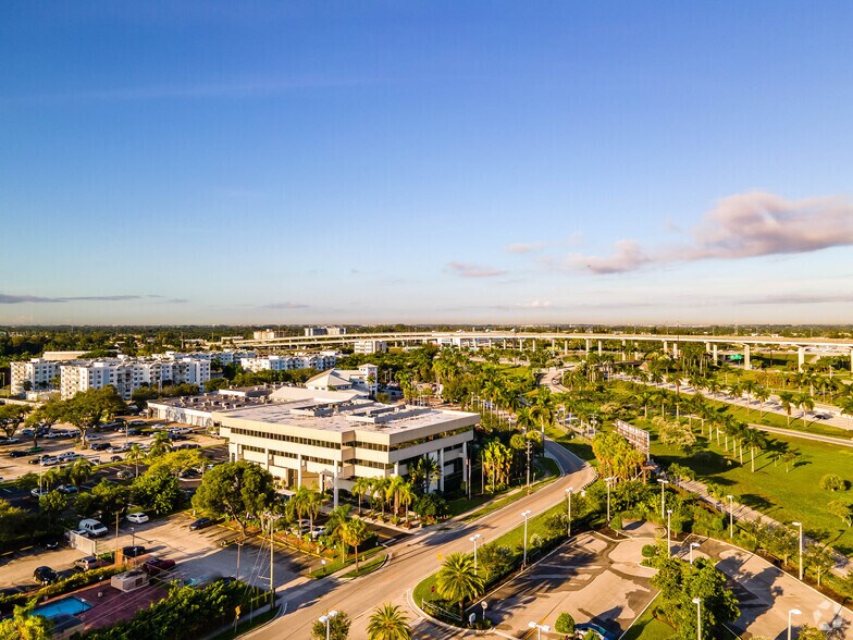 More Photos Of 290 NW 165th St, North Miami Beach Office For Lease