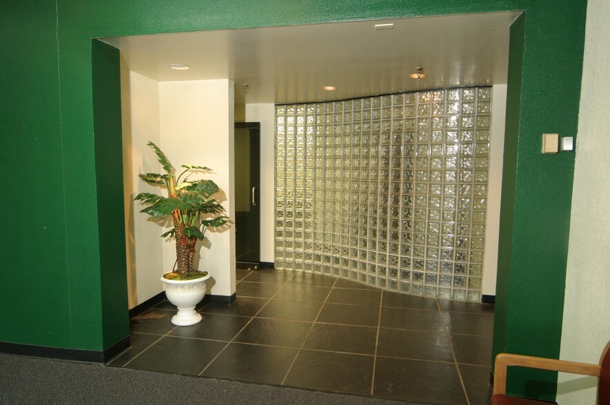 More Photos Of 401 Gilbert Dr, Lubbock Office For Lease