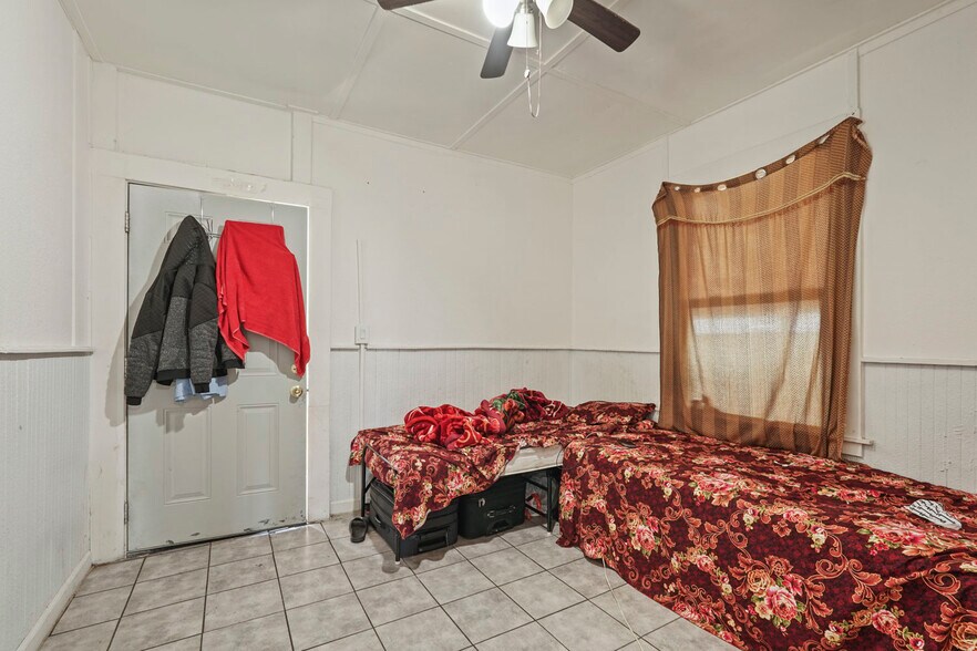 More Photos Of 104 E Lodi Ave, Lodi Storefront Retail Office For Sale