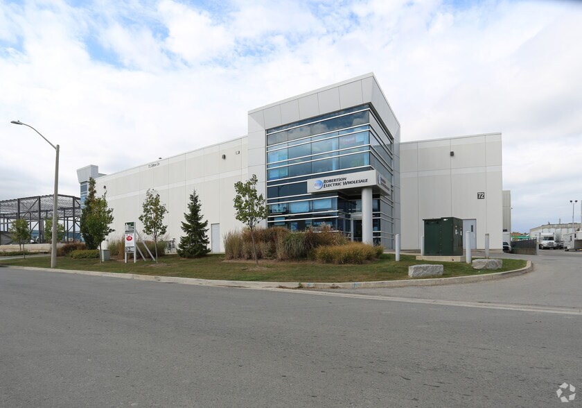 More Photos Of 72 Ditton Dr, Hamilton Warehouse For Lease