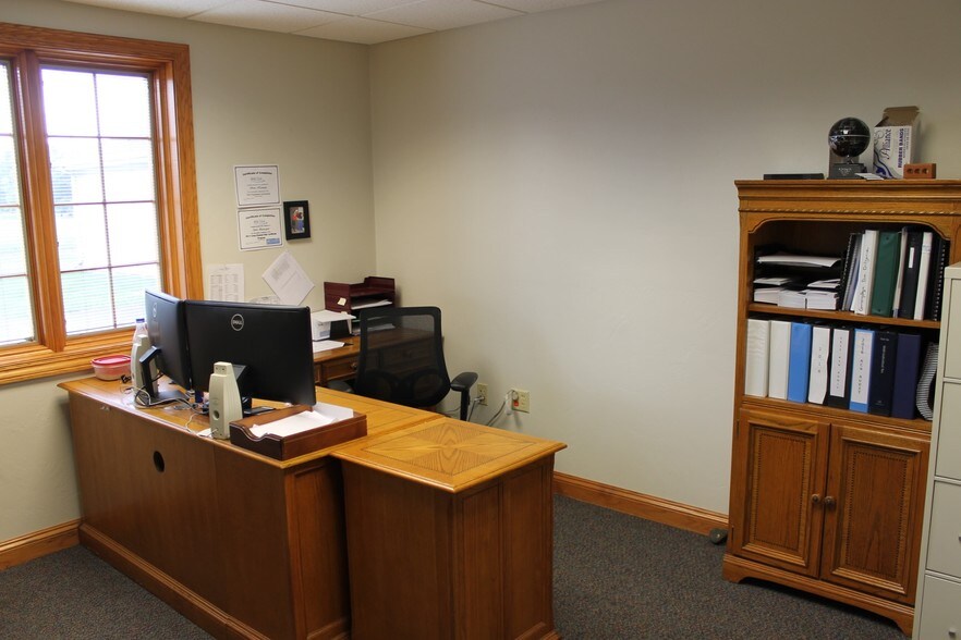 More Photos Of 2848 Memorial Dr, Two Rivers Medical For Lease