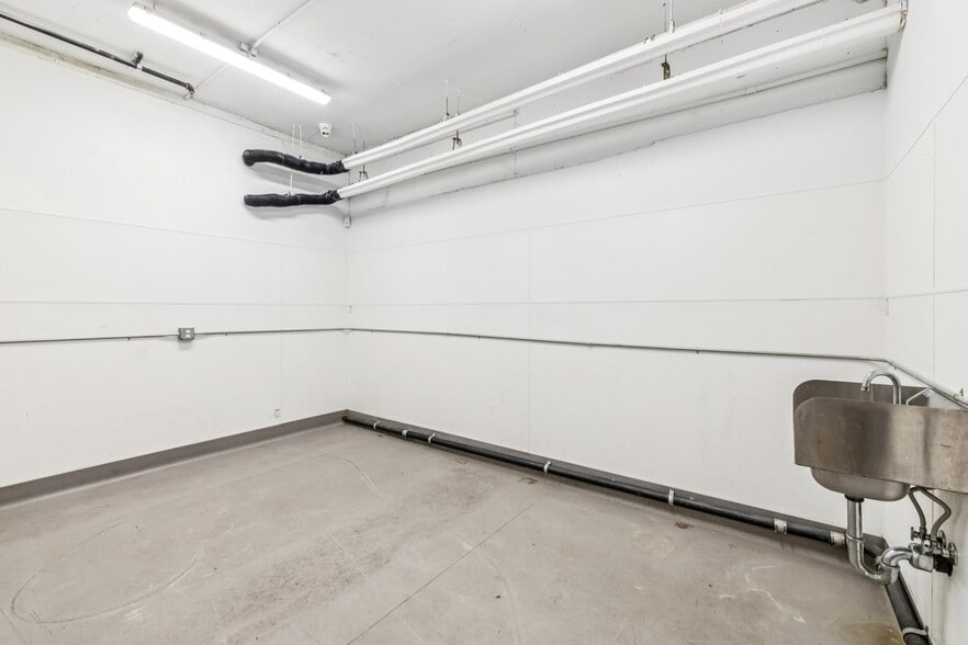 More Photos Of 2250 Jerrold Ave, San Francisco Warehouse For Sale