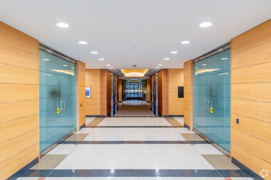 More Photos Of 475-485 Half Day Rd, Lincolnshire Unknown For Lease