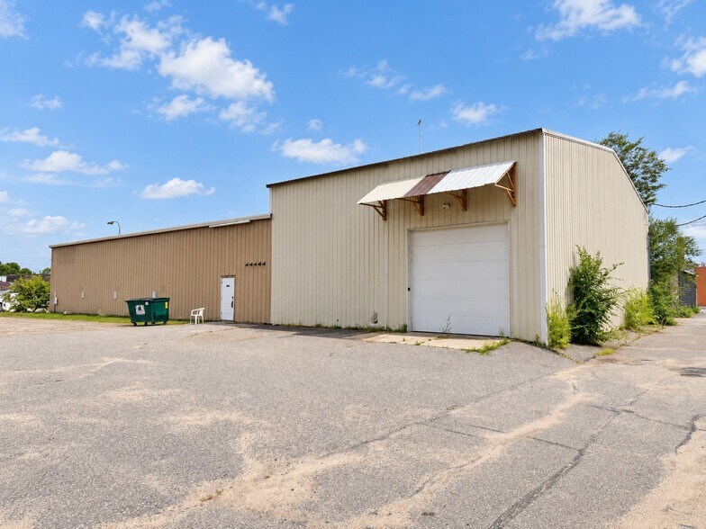 More Photos Of 309 Barclay Ave, Pine River Office For Sale
