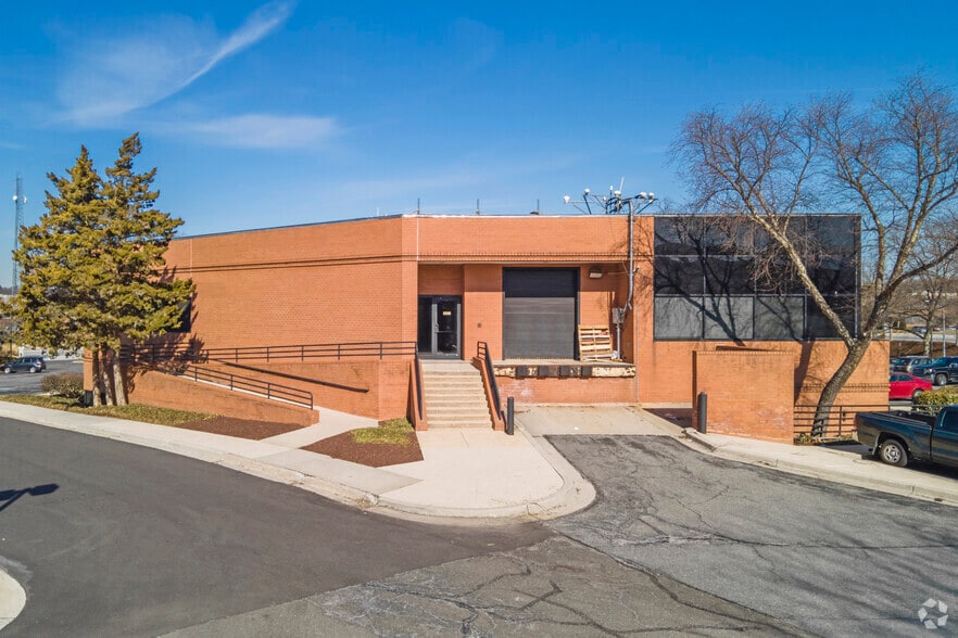 More Photos Of 4300 Forbes Blvd, Lanham Office For Sale