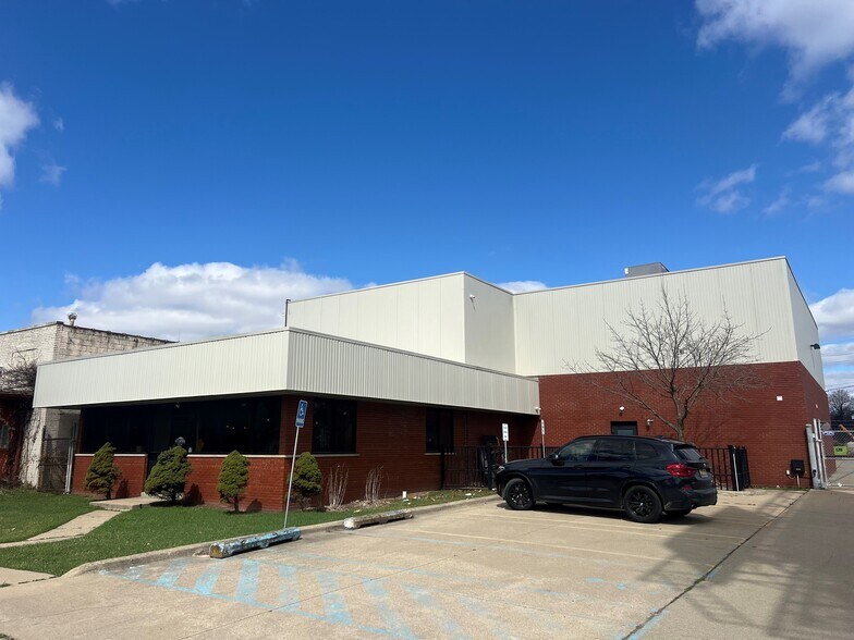 Primary Photo Of 21260 W 8 Mile Rd, Southfield Warehouse For Lease
