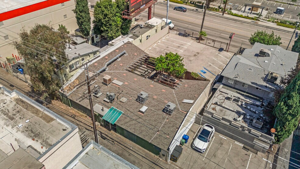 More Photos Of 10820 Ventura Blvd, Studio City Restaurant For Sale