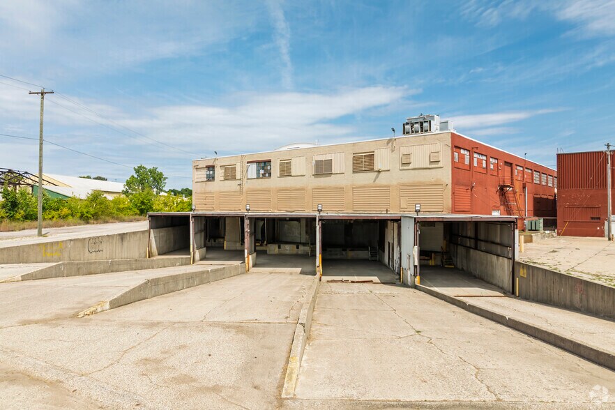 More Photos Of 2100 S Washington Ave, Lansing Warehouse For Lease