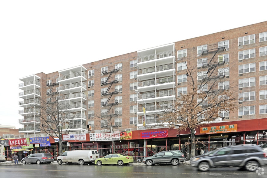 More Photos Of 41-25 KISSENA Blvd, Flushing Apartments For Lease