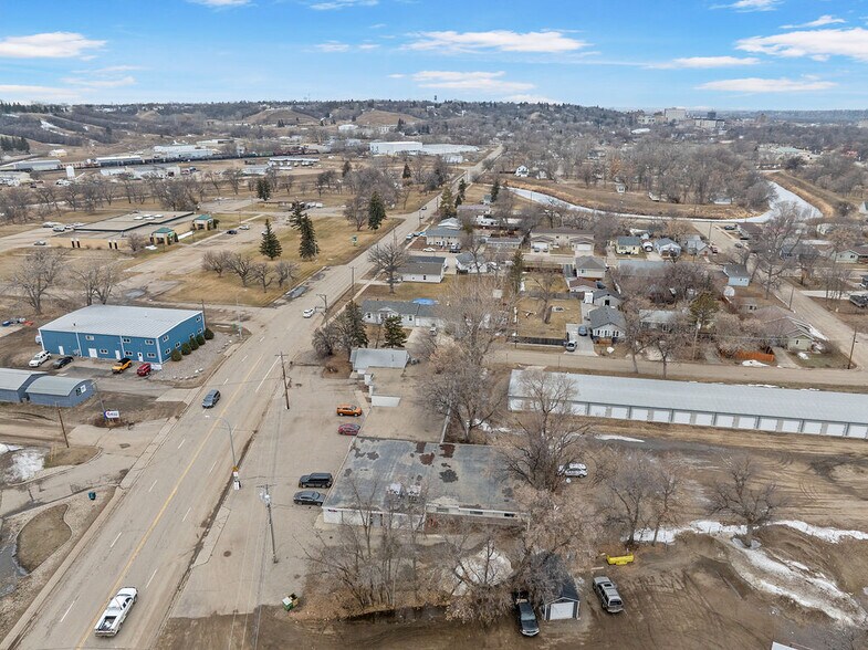 More Photos Of 2001 8th Ave SE, Minot General Retail For Sale