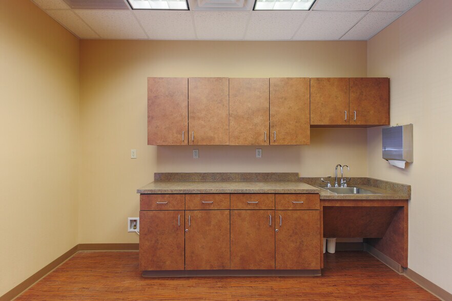 More Photos Of 3270 Joe Battle Blvd, El Paso Medical For Lease