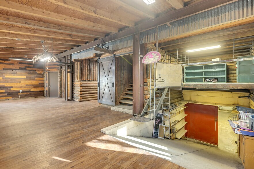 More Photos Of 1525 N Avenue D, Odessa Flex For Sale