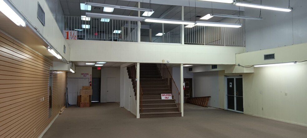 More Photos Of 1896 NW 20th St, Miami Freestanding For Sale