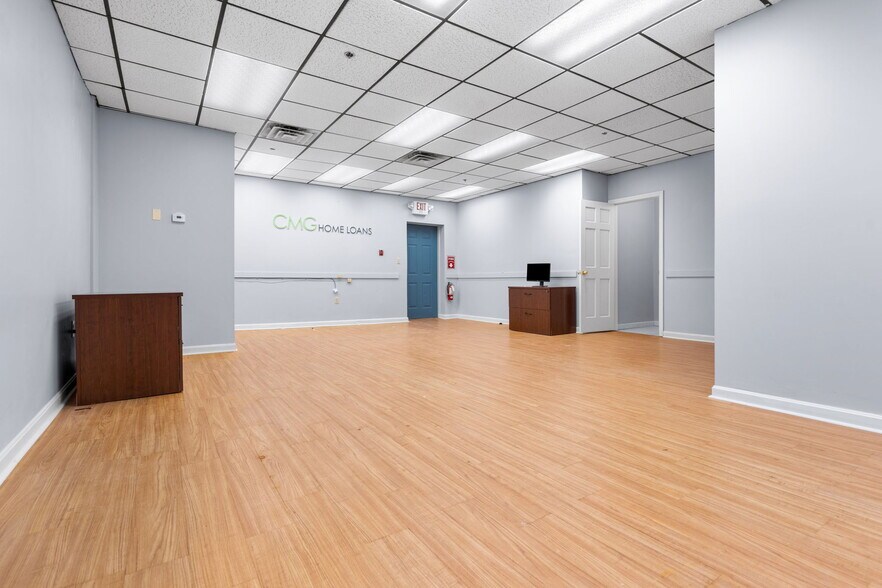 More Photos Of 164 Westford Rd, Tyngsborough Office For Sale
